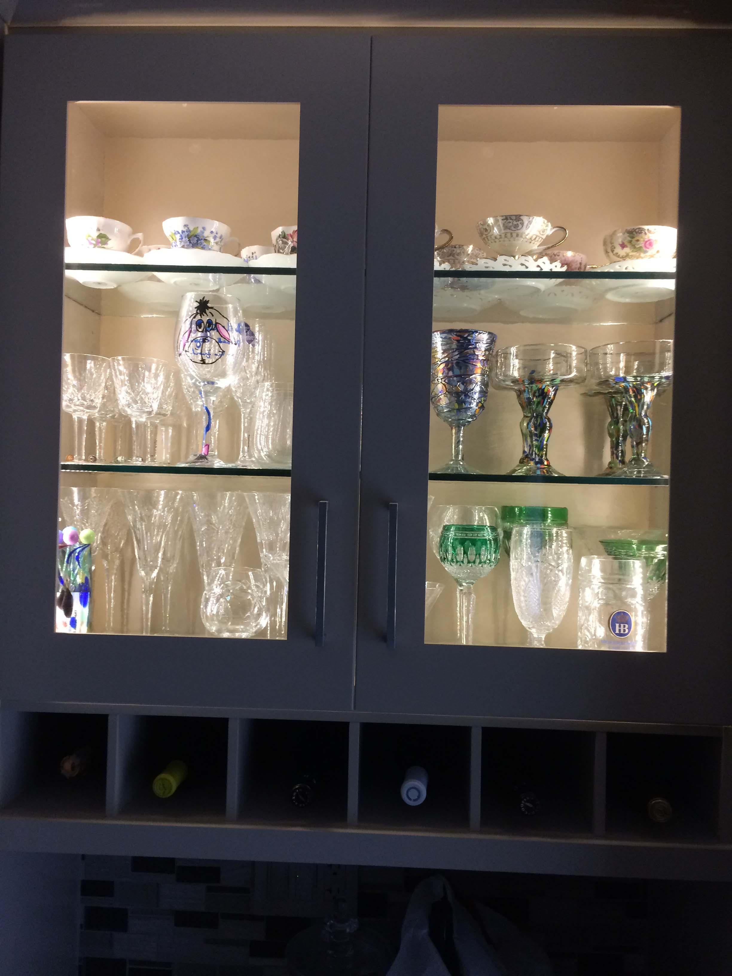 picture of a glass cabinet